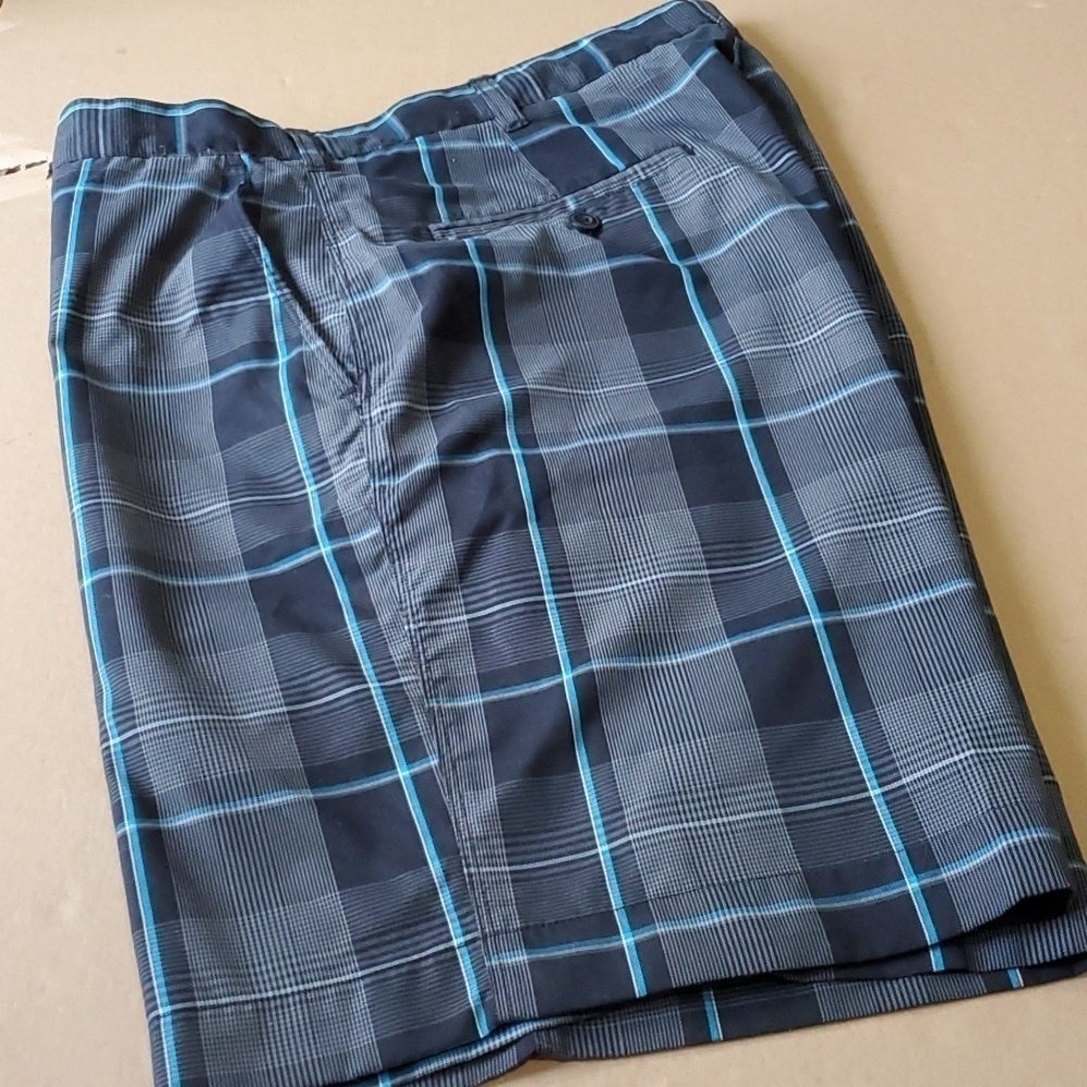 Gray plaid fly front shorts 36 inseam 9.5 Side pockets - Picture 4 of 4
